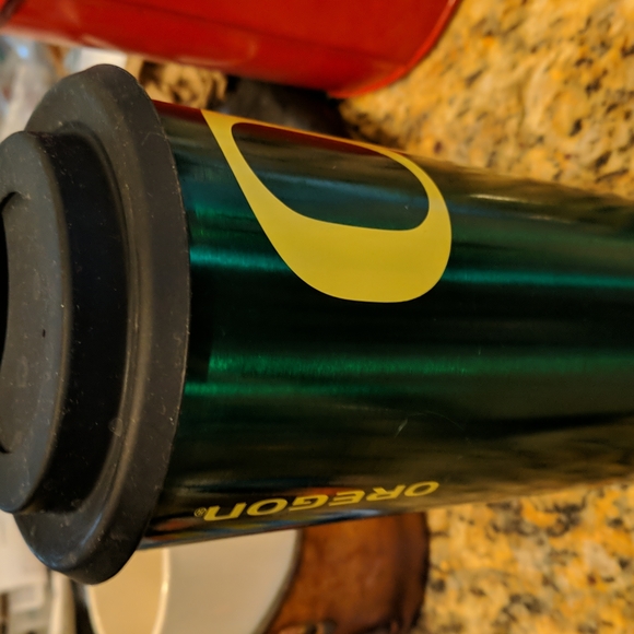 U of Oregon Travel Cup - Picture 3 of 3